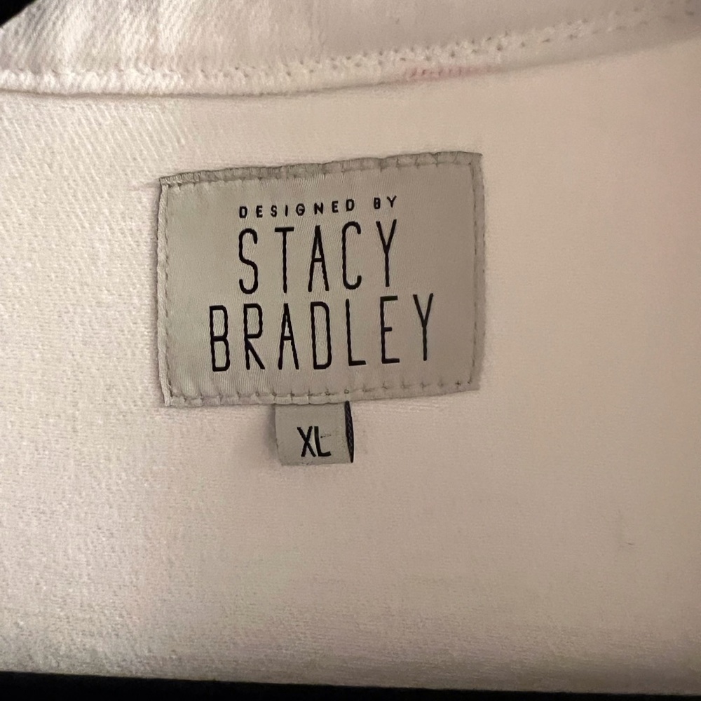 Versatile White Denim Jacket with unique Classic Design - Picture 3 of 9